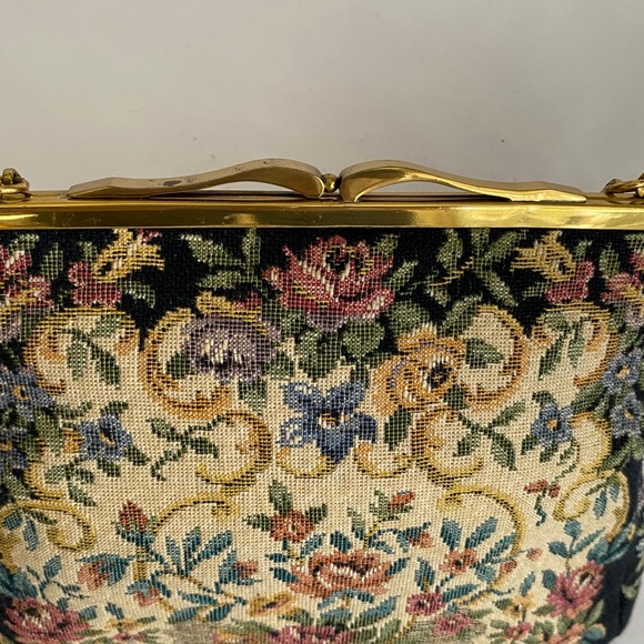 Vintage Floral Tapestry Handbag - Picture 2 of 11